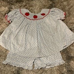 Girls 3t smocked top and shorts.